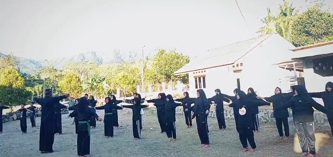 Kegiatan Ekstrakulikuler Silat dan Hadroh